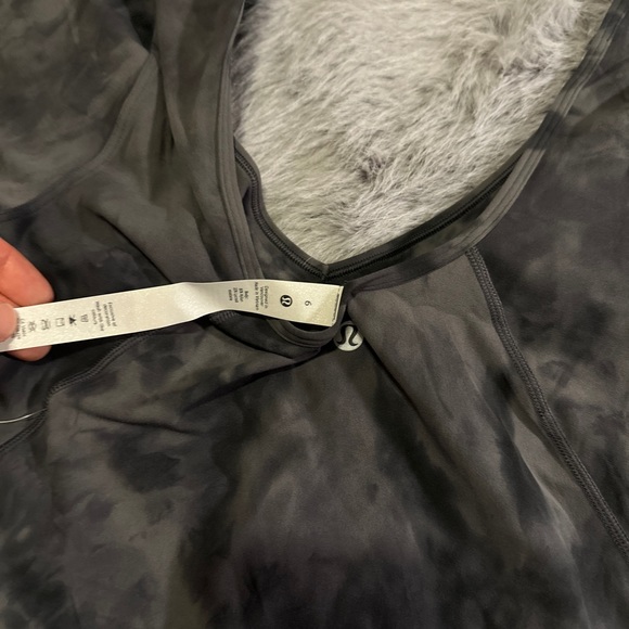Lululemom Align tee DDPG / Size 6&4 - Picture 5 of 6